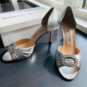 Manolo Blahnik Sedaraby Bejeweled Pump